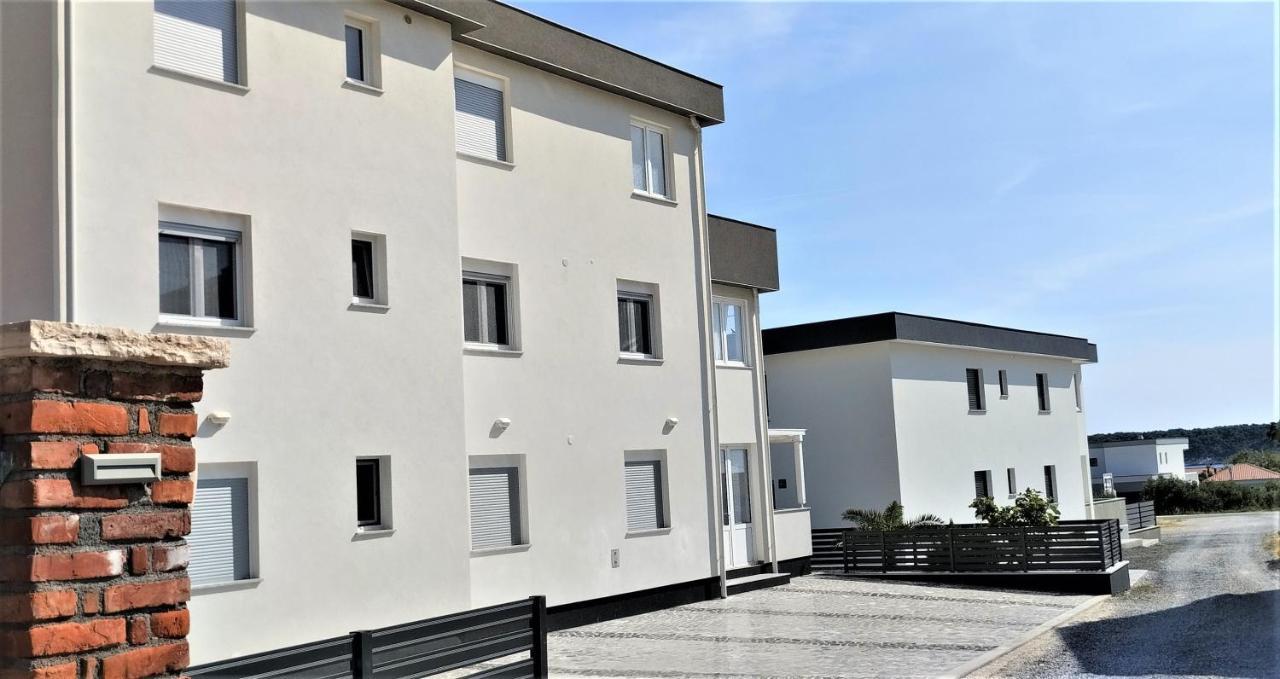 Apartment Ivetka Banjol Exterior foto